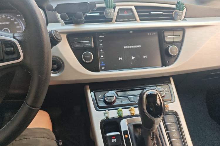 Used Geely Auto Emgrand X7 Sport 2018 1.8TD Automatic Two-Wheel Drive Smart Connect 4G Internet Edition Audio And AC Panel