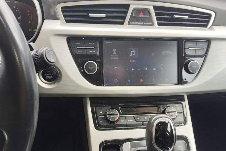 Used Geely Auto Emgrand X7 Sport 2018 1.8TD Automatic Two-Wheel Drive Smart Connect 4G Internet Edition Audio And AC Panel
