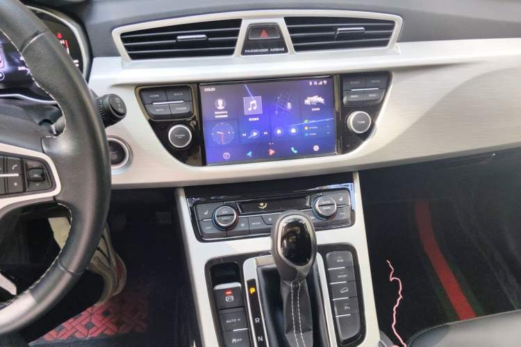 Used Geely Auto Emgrand X7 Sport 2018 1.8TD Automatic Two-Wheel Drive Smart Connect 4G Internet Edition Audio And AC Panel