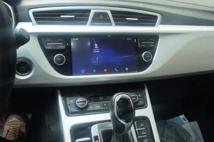 Used Geely Auto Emgrand X7 Sport 2018 Revised Version 1.8TD Automatic Two-Wheel Drive Smart Connectivity 4G-Enabled Edition Audio And AC Panel