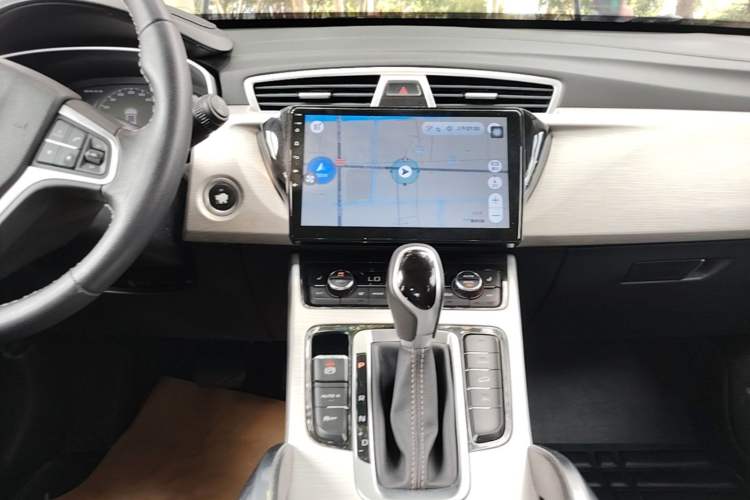 Used Geely Auto Emgrand X7 Sport 2018 1.8TD Automatic Two-Wheel Drive Smart Connect 4G Internet Edition Audio And AC Panel