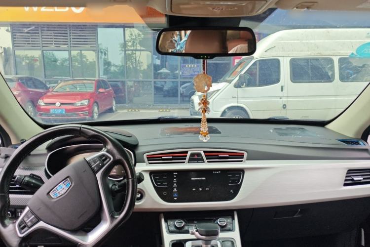 Used Geely Auto Emgrand X7 Sport 2018 1.8TD Automatic Two-Wheel Drive ZhiZun Model with 4G Connectivity Center Console