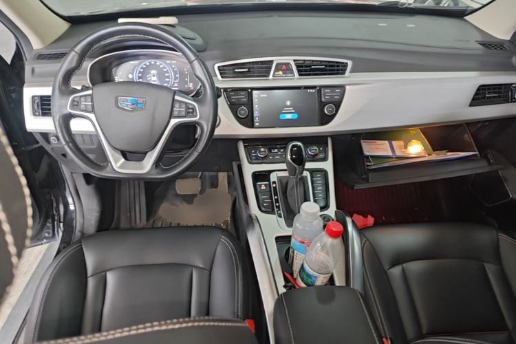 Used Geely Auto Emgrand X7 Sport 2018 1.8TD Automatic Two-Wheel Drive Smart Connect 4G Internet Edition Center Console
