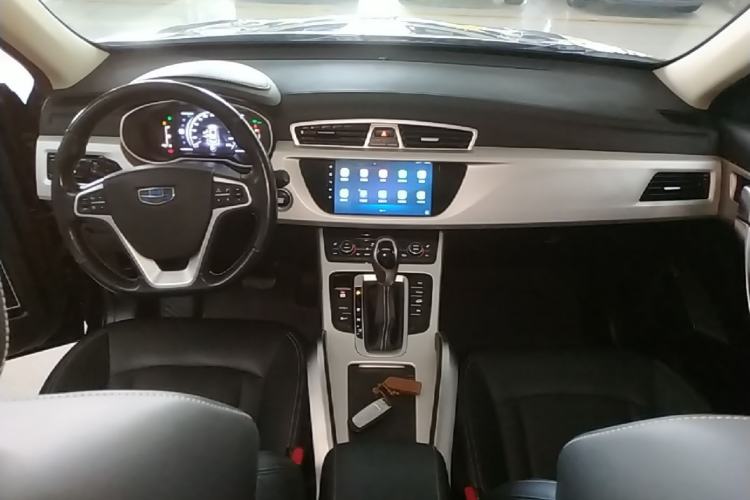 Used Geely Auto Emgrand X7 Sport 2018 1.8TD Automatic Two-Wheel Drive Smart Connect 4G Internet Edition Center Console