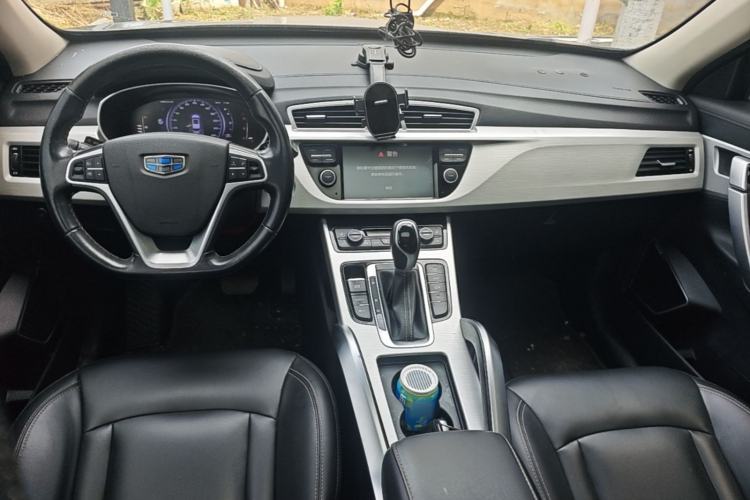 Used Geely Auto Emgrand X7 Sport 2018 1.8TD Automatic Two-Wheel Drive Smart Connect 4G Internet Edition Center Console