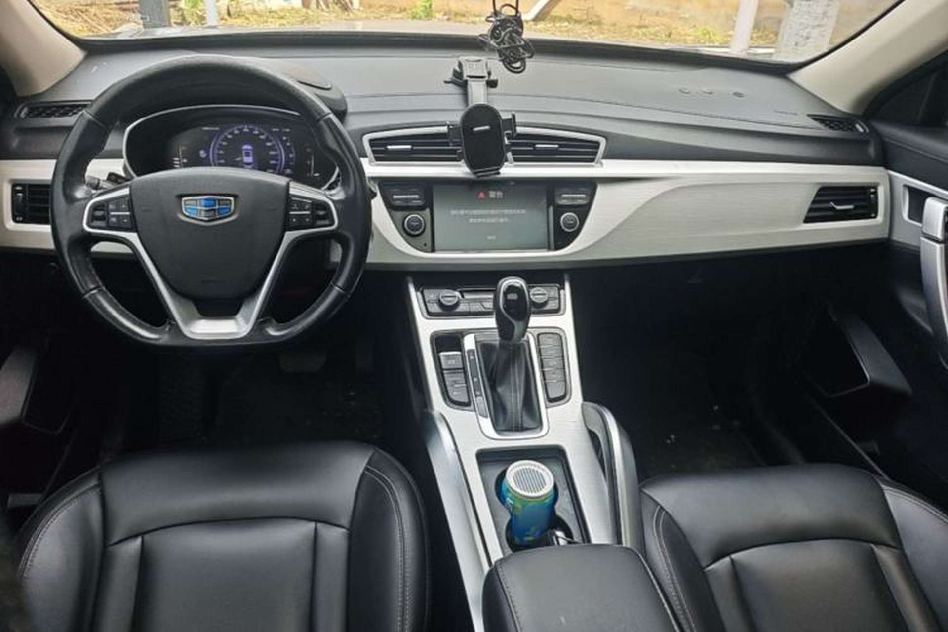 Used Geely Auto Emgrand X7 Sport 2018 1.8TD Automatic Two-Wheel Drive Smart Connect 4G Internet Edition Center Console