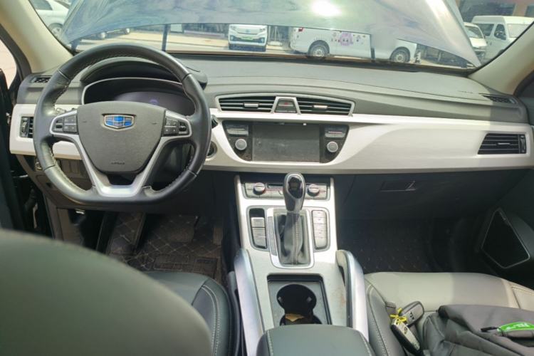 Used Geely Auto Emgrand X7 Sport 2018 1.8TD Automatic Two-Wheel Drive Smart Connect 4G Internet Edition Center Console