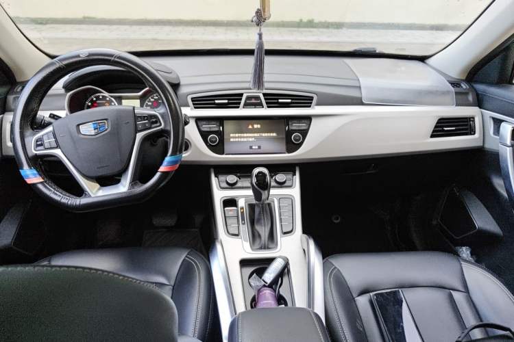 Used Geely Auto Emgrand X7 Sport 2018 1.8TD Automatic Two-Wheel Drive Smart Connect 4G Internet Edition Center Console