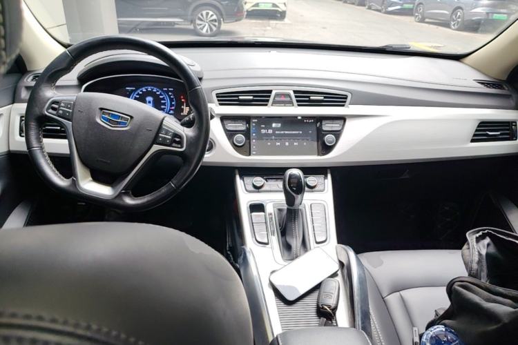 Used Geely Auto Emgrand X7 Sport 2018 1.8TD Automatic Two-Wheel Drive Smart Connect 4G Internet Edition Center Console