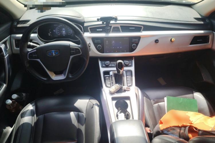 Used Geely Auto Emgrand X7 Sport 2018 Revised Version 1.8TD Automatic Two-Wheel Drive Smart Connectivity 4G-Enabled Edition Center Console