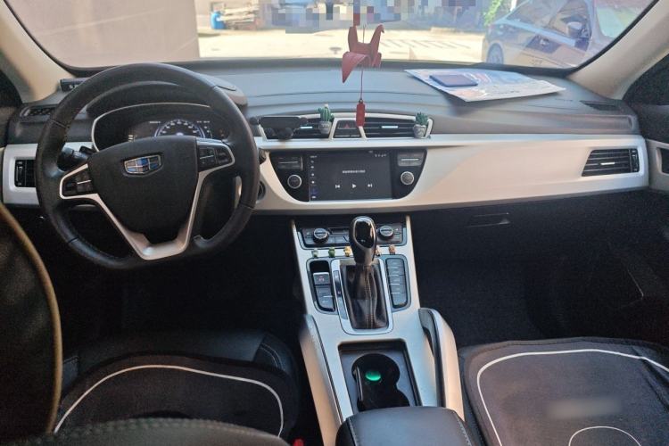 Used Geely Auto Emgrand X7 Sport 2018 1.8TD Automatic Two-Wheel Drive Smart Connect 4G Internet Edition Center Console