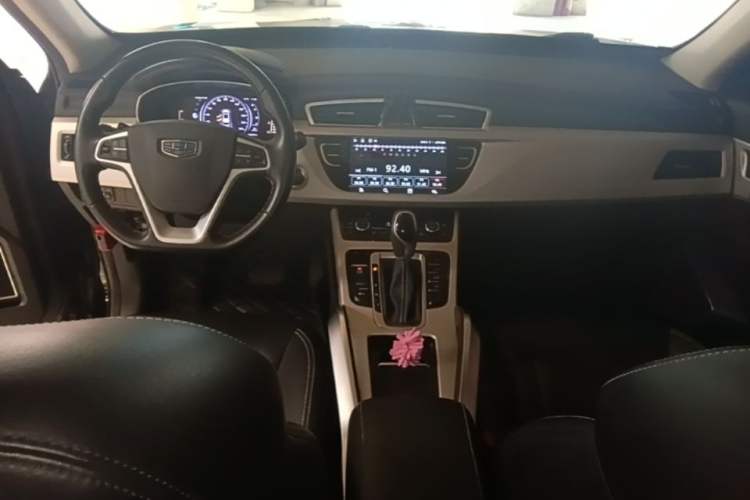 Used Geely Auto Emgrand X7 Sport 2018 1.8TD Automatic Two-Wheel Drive Smart Connect 4G Internet Edition Center Console