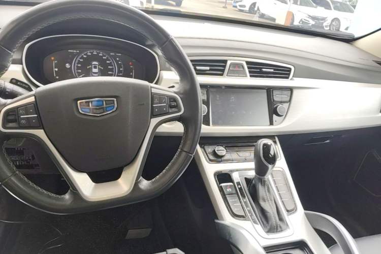 Used Geely Auto Emgrand X7 Sport 2018 1.8TD Automatic Two-Wheel Drive Smart Connect 4G Internet Edition Center Console