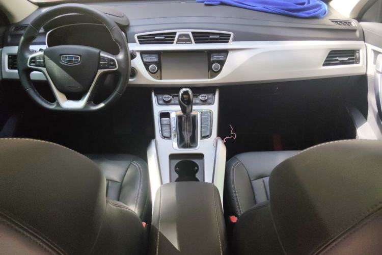 Used Geely Auto Emgrand X7 Sport 2018 1.8TD Automatic Two-Wheel Drive Smart Connect 4G Internet Edition Center Console