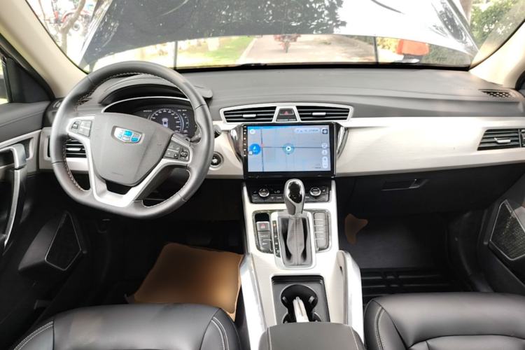 Used Geely Auto Emgrand X7 Sport 2018 1.8TD Automatic Two-Wheel Drive Smart Connect 4G Internet Edition Center Console