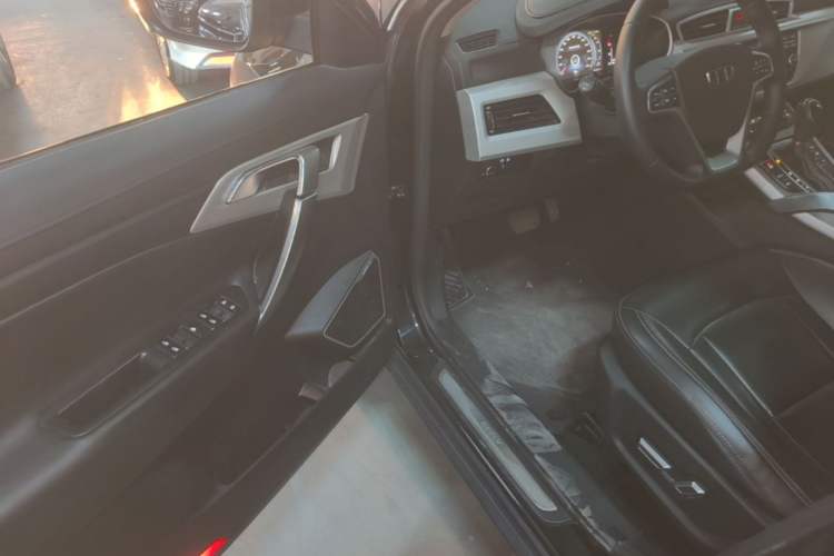 Used Geely Auto Emgrand X7 Sport 2018 1.8TD Automatic Two-Wheel Drive Smart Connect 4G Internet Edition Driver Seat