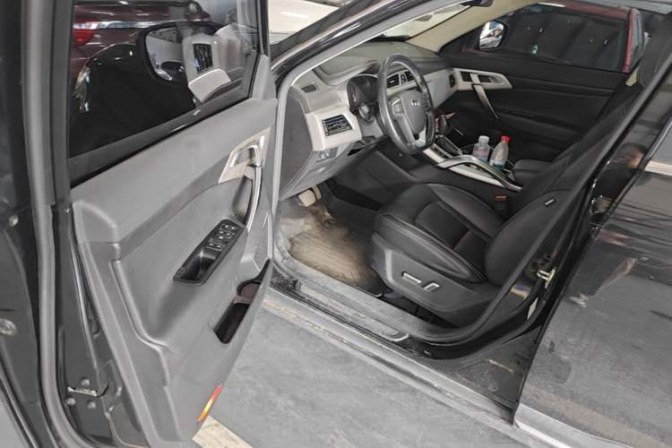 Used Geely Auto Emgrand X7 Sport 2018 1.8TD Automatic Two-Wheel Drive Smart Connect 4G Internet Edition Driver Seat