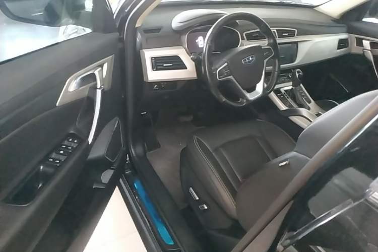 Used Geely Auto Emgrand X7 Sport 2018 1.8TD Automatic Two-Wheel Drive Smart Connect 4G Internet Edition Driver Seat