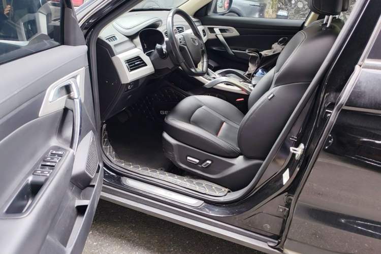 Used Geely Auto Emgrand X7 Sport 2018 1.8TD Automatic Two-Wheel Drive Smart Connect 4G Internet Edition Driver Seat