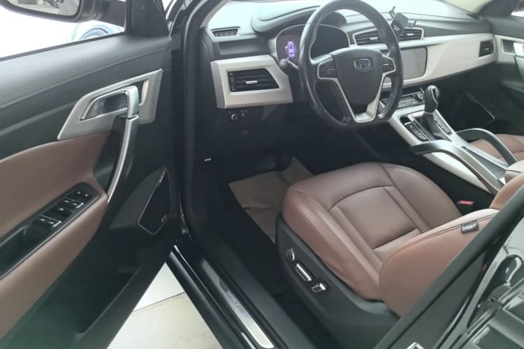 Used Geely Auto Emgrand X7 Sport 2018 1.8TD Automatic Two-Wheel Drive ZhiZun Model with 4G Connectivity Driver Seat