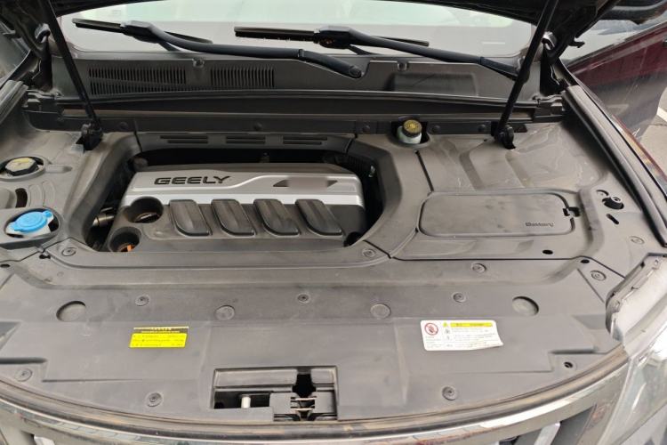 Used Geely Auto Emgrand X7 Sport 2018 1.8TD Automatic Two-Wheel Drive ZhiZun Model with 4G Connectivity Engine Bay