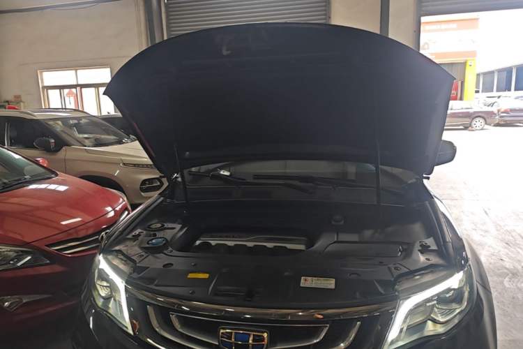 Used Geely Auto Emgrand X7 Sport 2018 1.8TD Automatic Two-Wheel Drive Smart Connect 4G Internet Edition Engine Bay