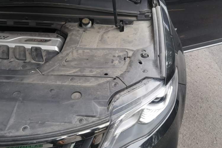 Used Geely Auto Emgrand X7 Sport 2018 Revised Version 1.8TD Automatic Two-Wheel Drive Smart Connectivity 4G-Enabled Edition Engine Bay Left