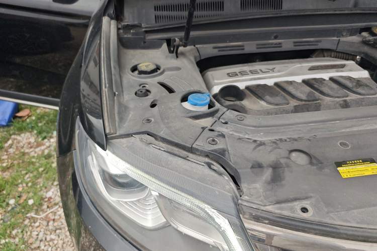 Used Geely Auto Emgrand X7 Sport 2018 1.8TD Automatic Two-Wheel Drive Smart 4G Connected Version Engine Bay Right