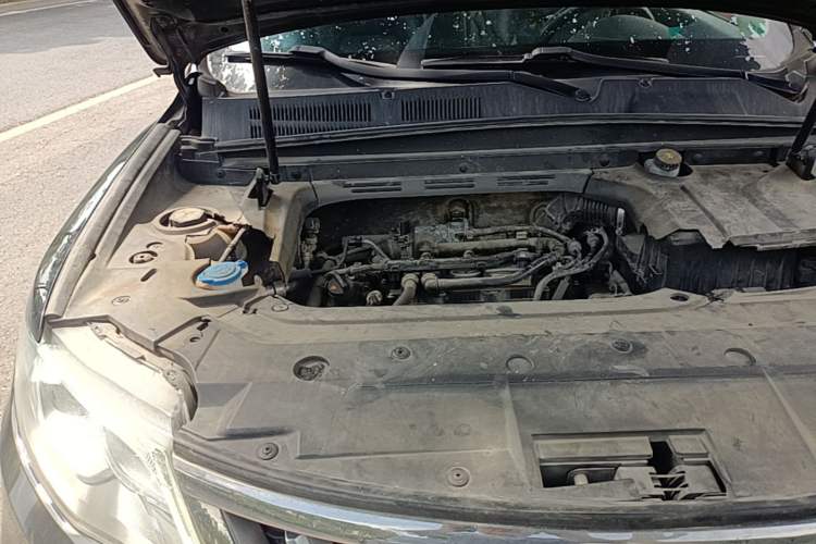 Used Geely Auto Emgrand X7 Sport 2018 1.8TD Automatic Two-Wheel Drive Smart Connect 4G Internet Edition Engine Bay Right