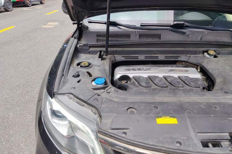 Used Geely Auto Emgrand X7 Sport 2018 1.8TD Automatic Two-Wheel Drive Smart Connect 4G Internet Edition Engine Bay Right