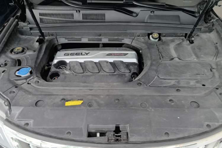 Used Geely Auto Emgrand X7 Sport 2018 1.8TD Automatic Two-Wheel Drive ZhiZun Model with 4G Connectivity Engine Bay