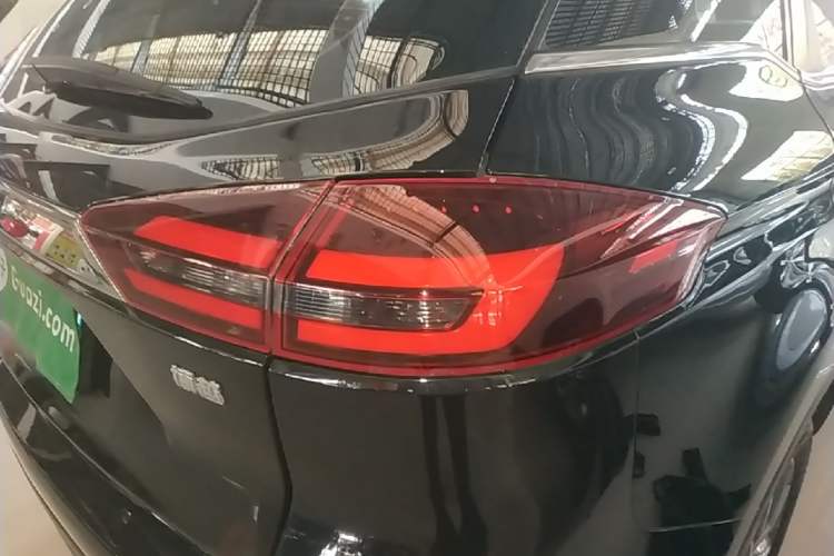 Used Geely Auto Emgrand X7 Sport 2018 1.8TD Automatic Two-Wheel Drive Smart Connect 4G Internet Edition Exterior 3