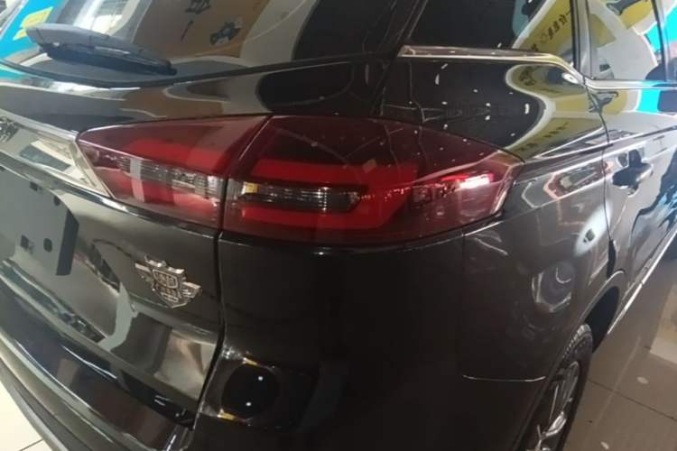 Used Geely Auto Emgrand X7 Sport 2018 1.8TD Automatic Two-Wheel Drive Smart Connect 4G Internet Edition Exterior 3