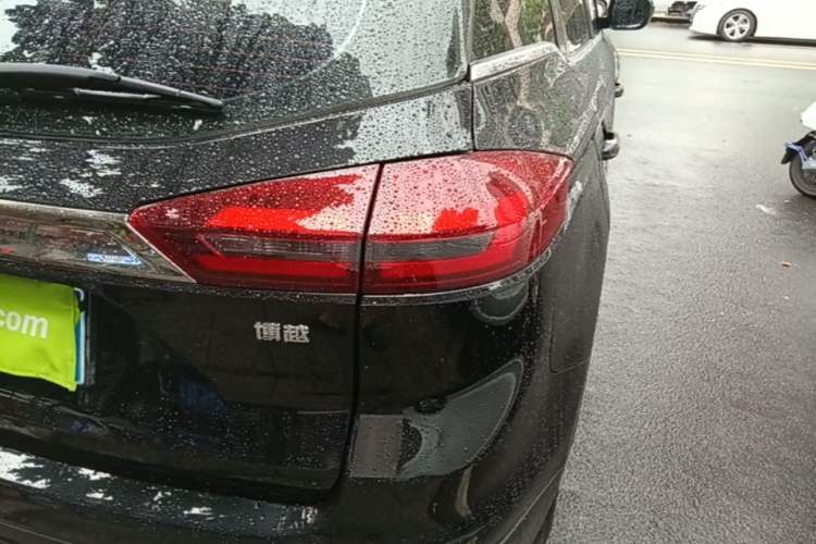 Used Geely Auto Emgrand X7 Sport 2018 1.8TD Automatic Two-Wheel Drive Smart Connect 4G Internet Edition Exterior 3