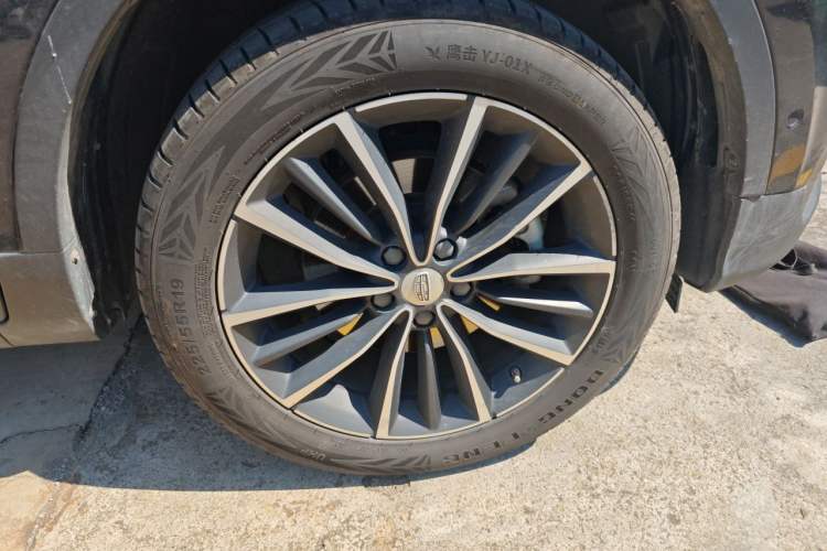 Used Geely Auto Emgrand X7 Sport 2018 1.8TD Automatic Two-Wheel Drive ZhiZun Model with 4G Connectivity Exterior 7