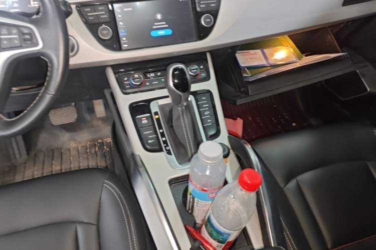 Used Geely Auto Emgrand X7 Sport 2018 1.8TD Automatic Two-Wheel Drive Smart Connect 4G Internet Edition Gear Lever