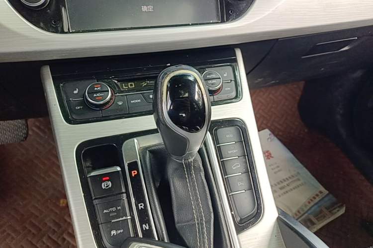 Used Geely Auto Emgrand X7 Sport 2018 1.8TD Automatic Two-Wheel Drive Smart Connect 4G Internet Edition Gear Lever