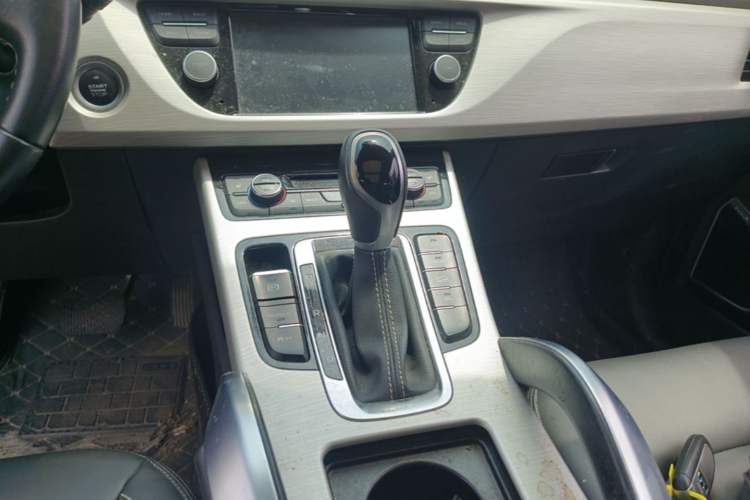Used Geely Auto Emgrand X7 Sport 2018 1.8TD Automatic Two-Wheel Drive Smart Connect 4G Internet Edition Gear Lever