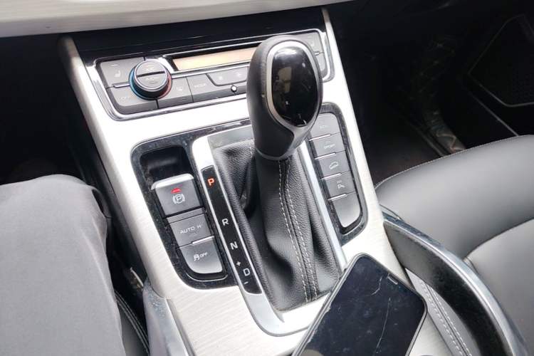 Used Geely Auto Emgrand X7 Sport 2018 1.8TD Automatic Two-Wheel Drive Smart Connect 4G Internet Edition Gear Lever
