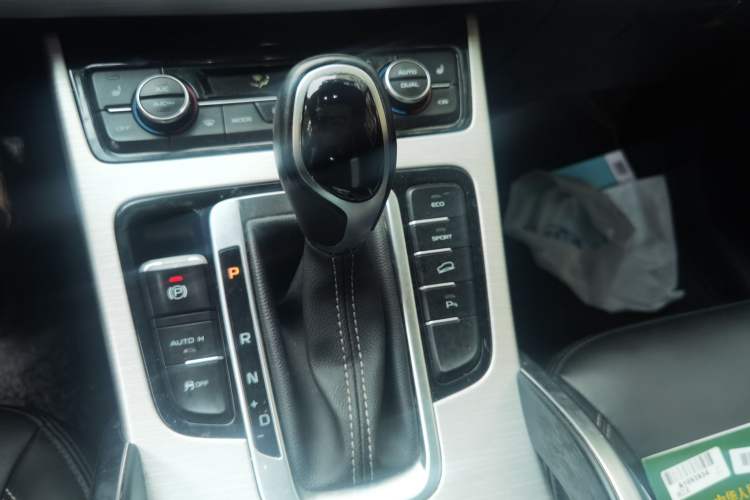 Used Geely Auto Emgrand X7 Sport 2018 Revised Version 1.8TD Automatic Two-Wheel Drive Smart Connectivity 4G-Enabled Edition Gear Lever