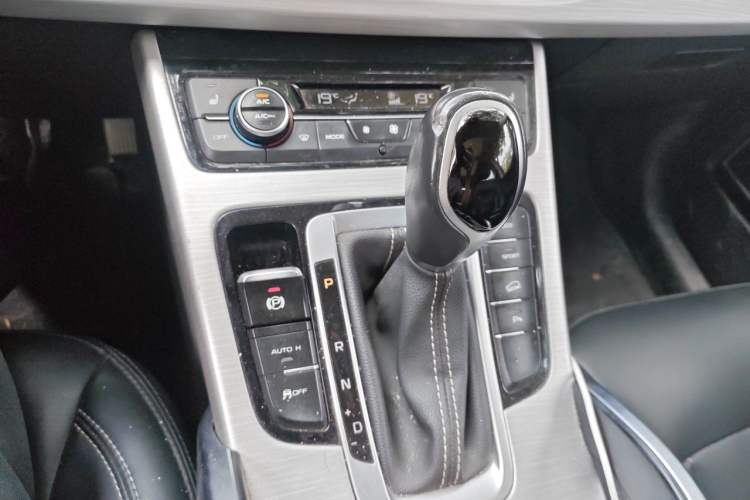 Used Geely Auto Emgrand X7 Sport 2018 1.8TD Automatic Two-Wheel Drive Smart Connect 4G Internet Edition Gear Lever