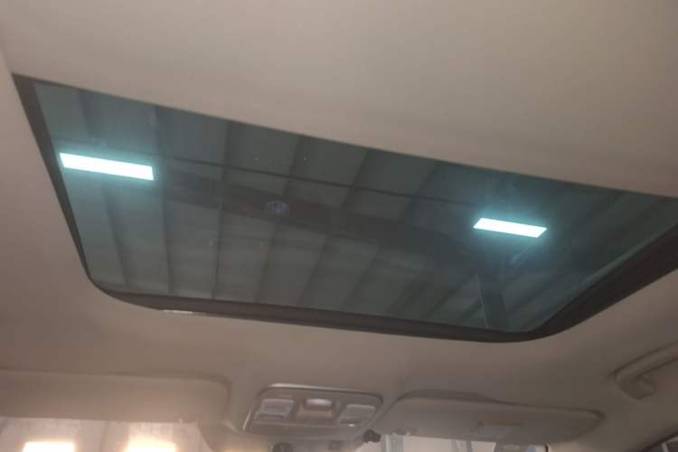 Used Geely Auto Emgrand X7 Sport 2018 1.8TD Automatic Two-Wheel Drive Smart Connect 4G Internet Edition Headliner