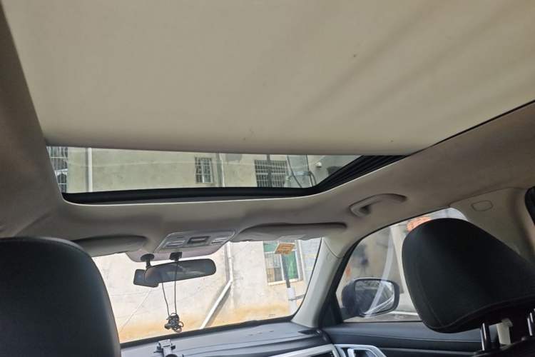 Used Geely Auto Emgrand X7 Sport 2018 1.8TD Automatic Two-Wheel Drive Smart Connect 4G Internet Edition Headliner