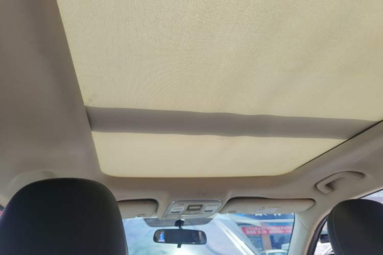 Used Geely Auto Emgrand X7 Sport 2018 1.8TD Automatic Two-Wheel Drive Smart Connect 4G Internet Edition Headliner