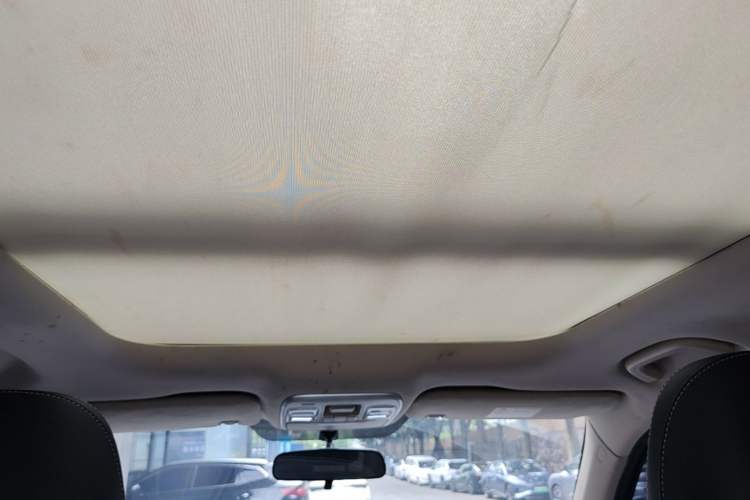 Used Geely Auto Emgrand X7 Sport 2018 1.8TD Automatic Two-Wheel Drive Smart Connect 4G Internet Edition Headliner