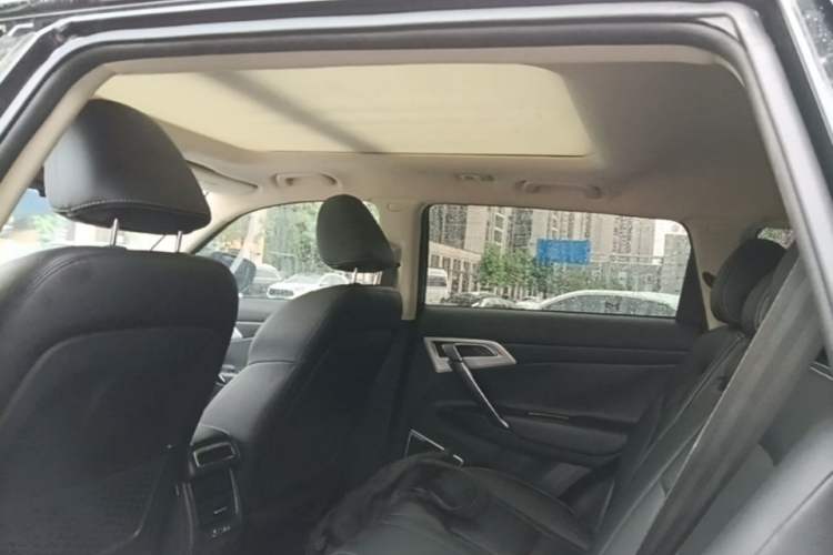 Used Geely Auto Emgrand X7 Sport 2018 1.8TD Automatic Two-Wheel Drive Smart Connect 4G Internet Edition Headliner