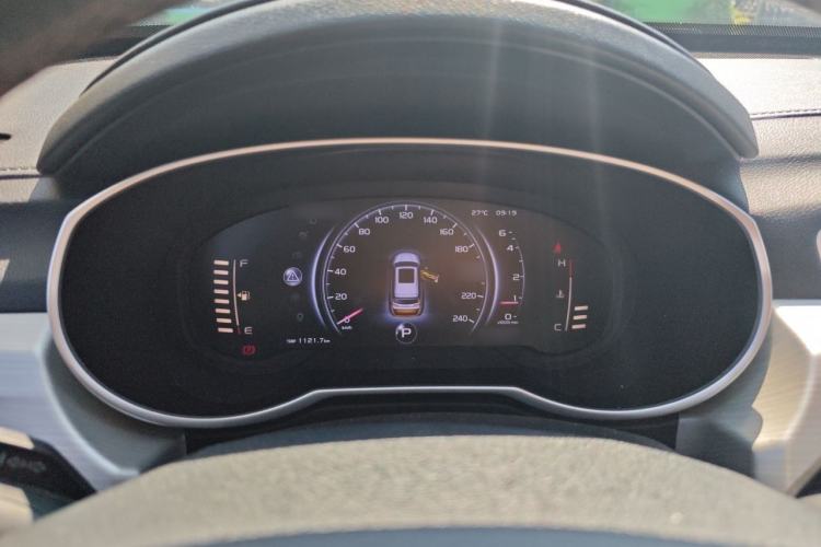 Used Geely Auto Emgrand X7 Sport 2018 1.8TD Automatic Two-Wheel Drive ZhiZun Model with 4G Connectivity Instrument Cluster