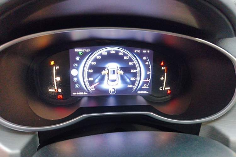 Used Geely Auto Emgrand X7 Sport 2018 1.8TD Automatic Two-Wheel Drive Smart Connect 4G Internet Edition Instrument Cluster