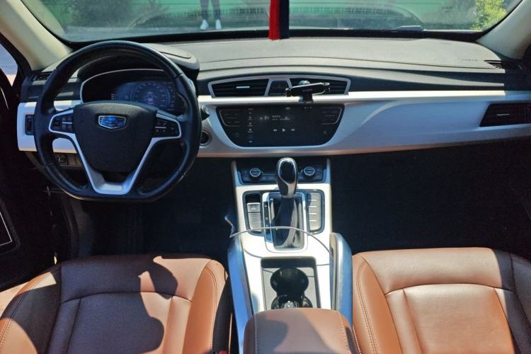 Used Geely Auto Emgrand X7 Sport 2018 1.8TD Automatic Two-Wheel Drive ZhiZun Model with 4G Connectivity Interior 2