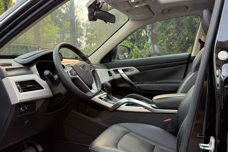Used Geely Auto Emgrand X7 Sport 2018 1.8TD Automatic Two-Wheel Drive Smart Connect 4G Internet Edition Interior 2